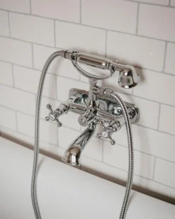 Badkarsblandare med handdusch - Kensington krom