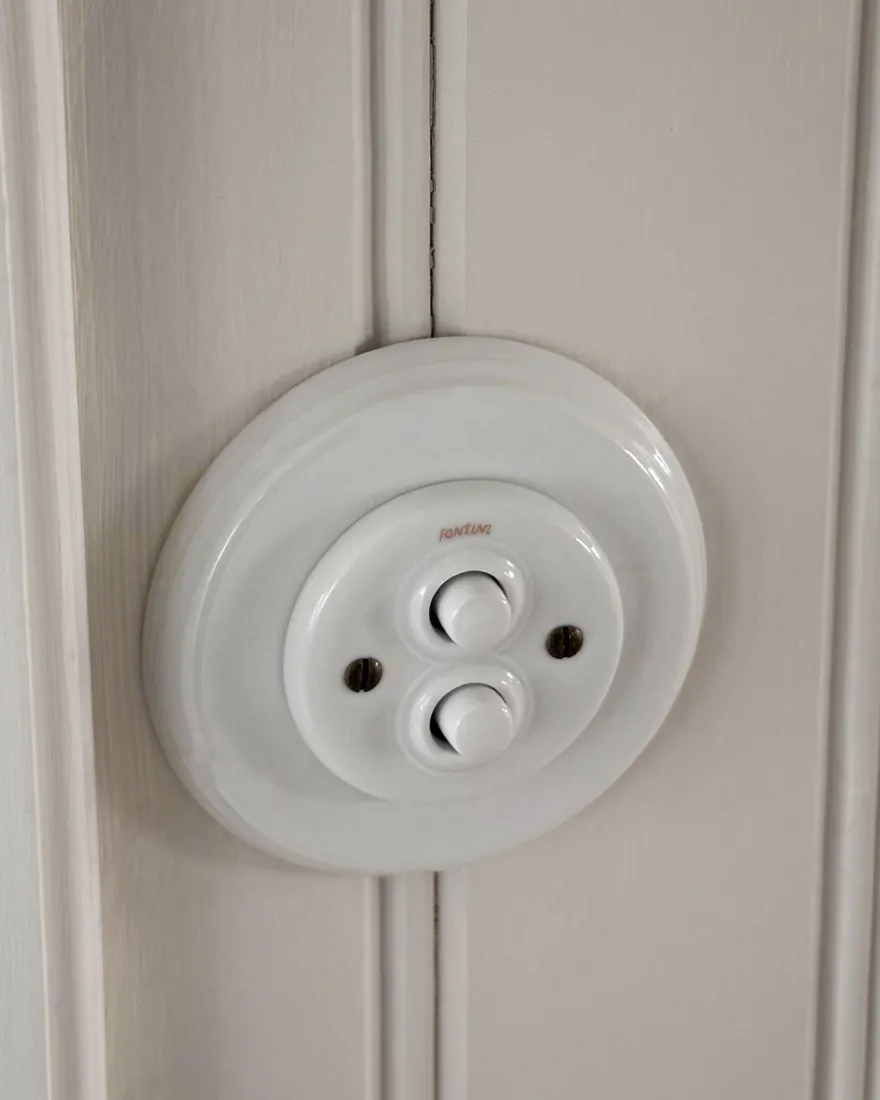 Dimmer dubbel tryckknapp vitt porslin - Fontini infällt