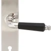 Dörrhandtag - Långskylt med trägrepp nickel