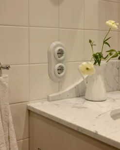 Eluttag dubbelt vitt porslin - Fontini infällt