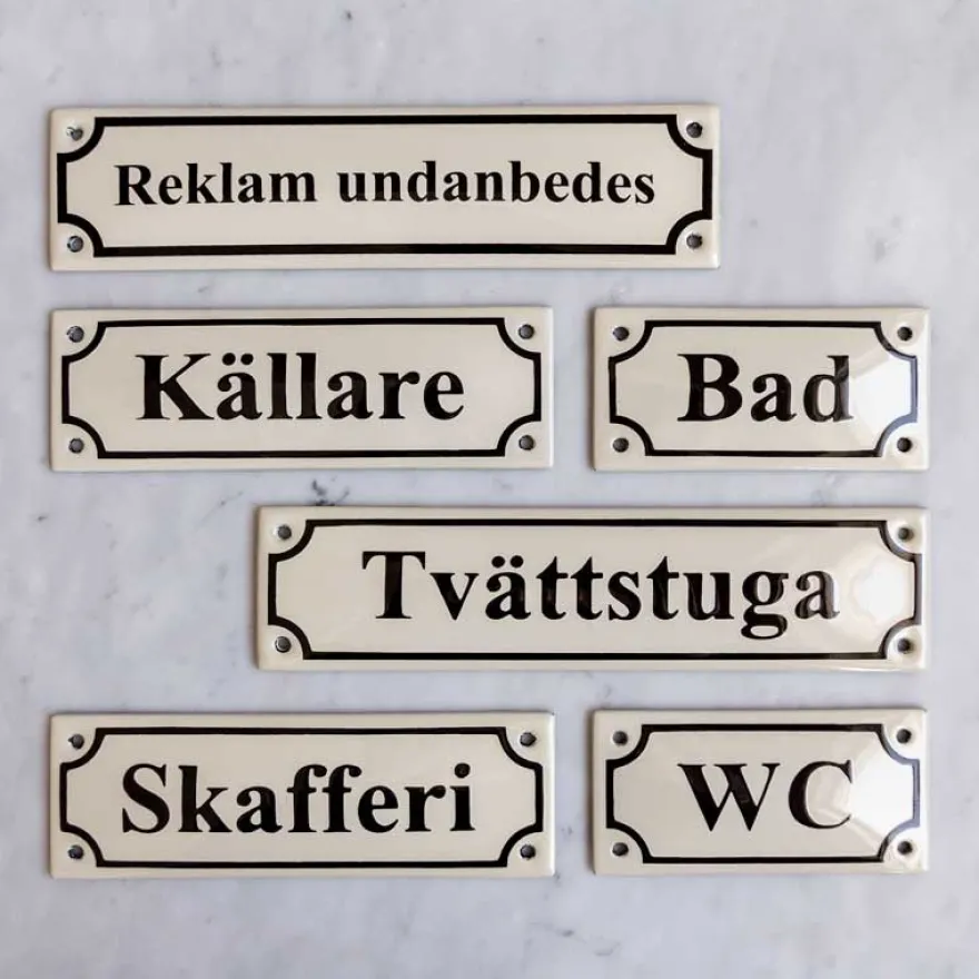 Emaljskylt - Källare vit/svart