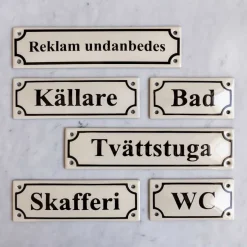 Emaljskylt - Tvättstuga vit/svart