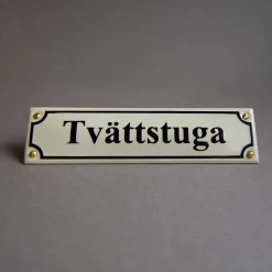 Emaljskylt - Tvättstuga vit/svart