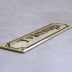 Emaljskylt - Tvättstuga vit/svart