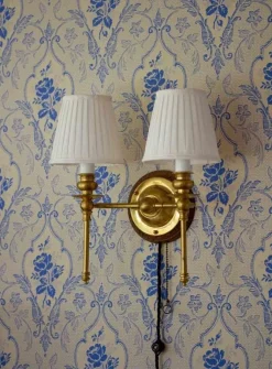 Vägglampa - Wivallius mässing, vit tygskärm