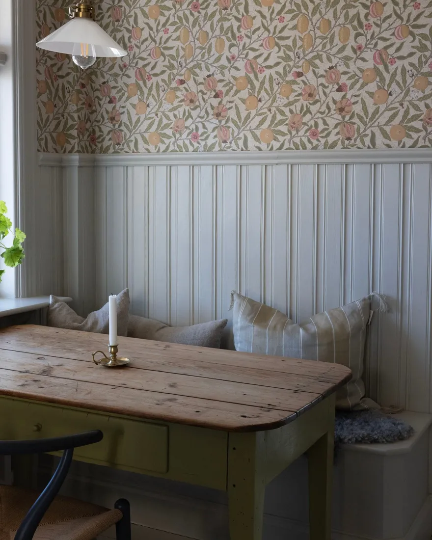 William Morris & Co. Tapet - Fruit Limestone/Artichoke
