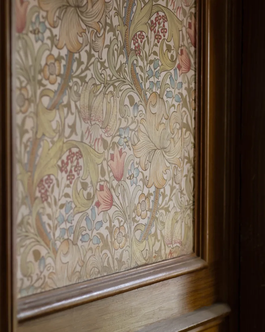 William Morris & Co. Tapet - Golden Lily Twister