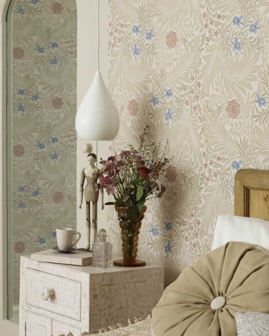 William Morris & Co. Tapet - Larkspur Green/Coral